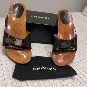 Chanel patent leather mules G23912X01012